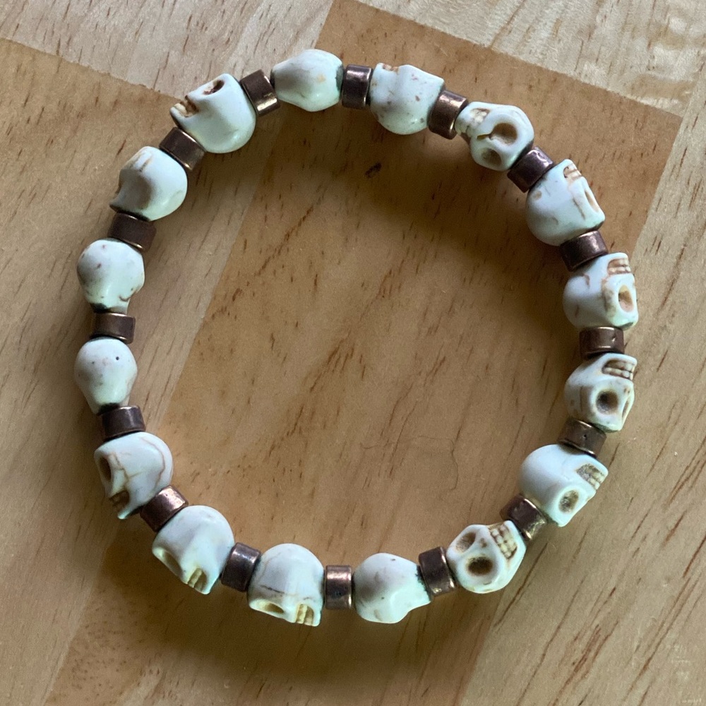 White and gold beaded skull bracelet